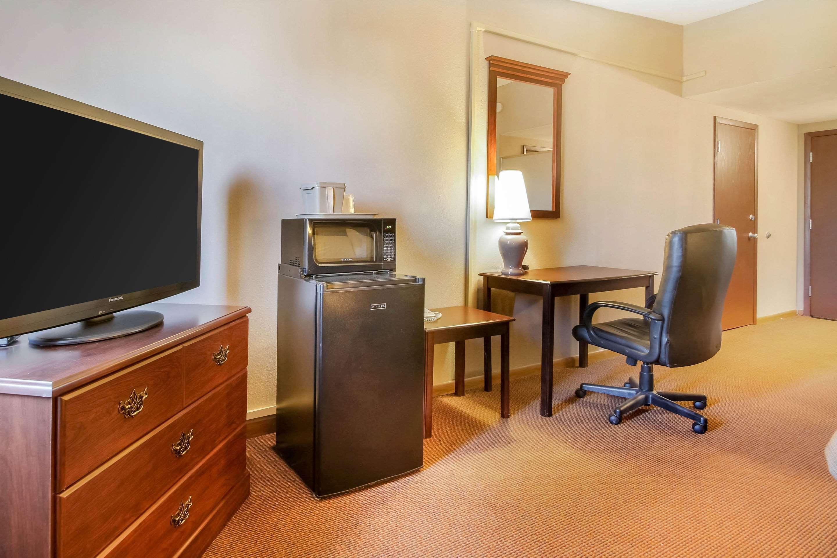 Comfort Inn & Suites Beaver Dam Ngoại thất bức ảnh