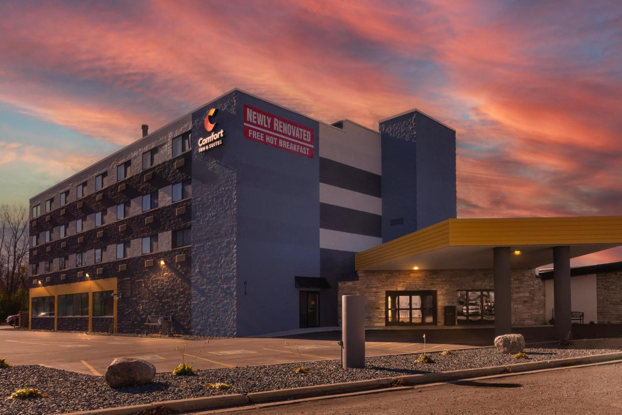 Comfort Inn & Suites Beaver Dam Ngoại thất bức ảnh