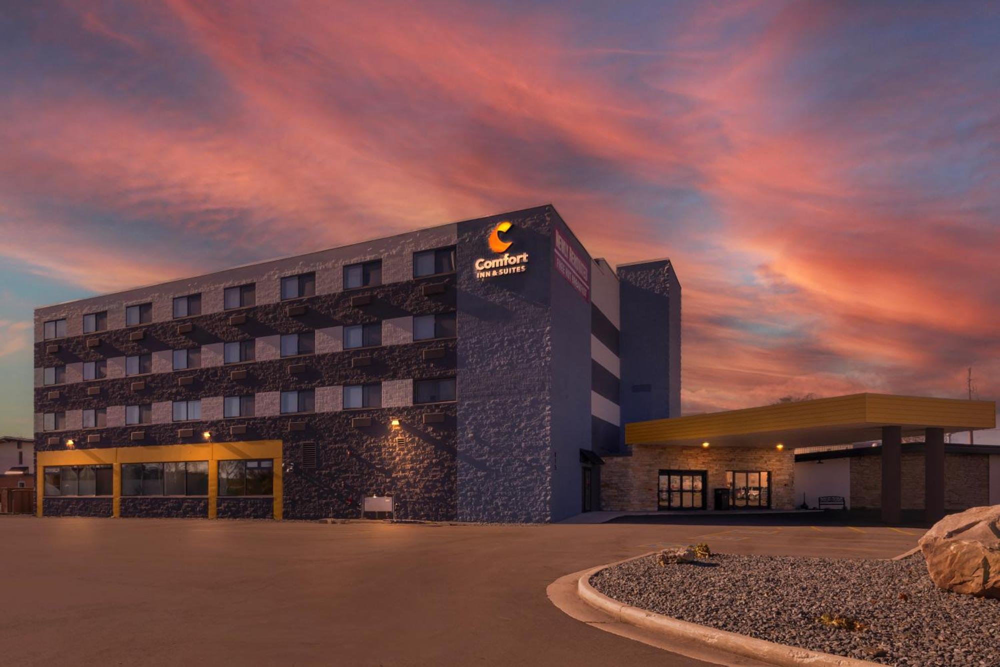Comfort Inn & Suites Beaver Dam Ngoại thất bức ảnh
